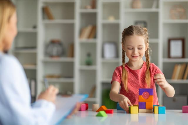 Otizm Nedir? Belirtileri Nelerdir?